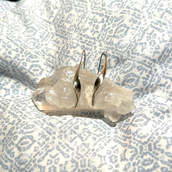 🌟NWOT STERLING SILVER EARRINGS, 2” Drop, Thick Band of a Silver Swirl, Bold 💃 - Picture 3 of 6